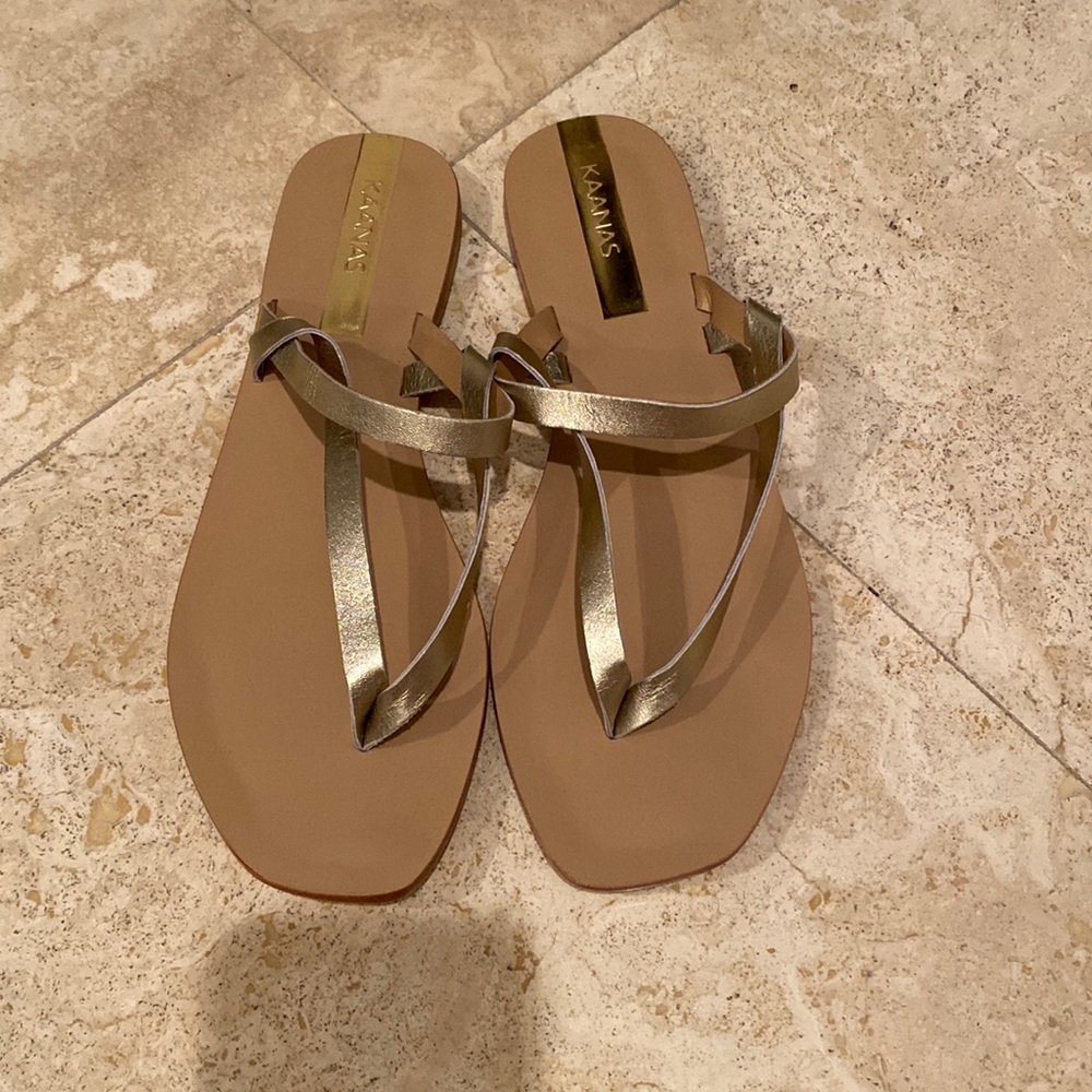 NWOT KAANAS Gold Thong Sandal